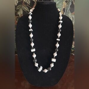 Vintage 1960’s Black & White Round/Geometric Beaded Necklace
